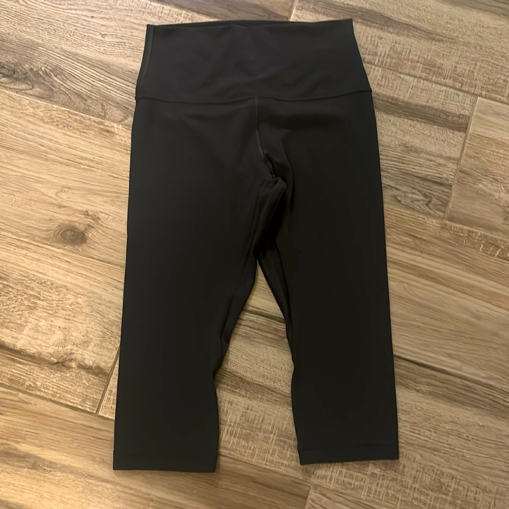 lululemon athletica women’s size 8 Charcoal Capri Leggings